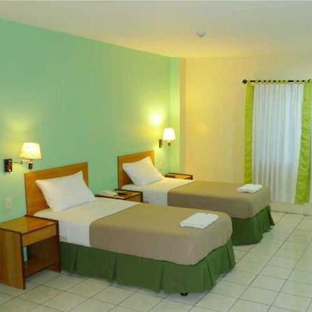 Sequoia Inn Davao Екстер'єр фото