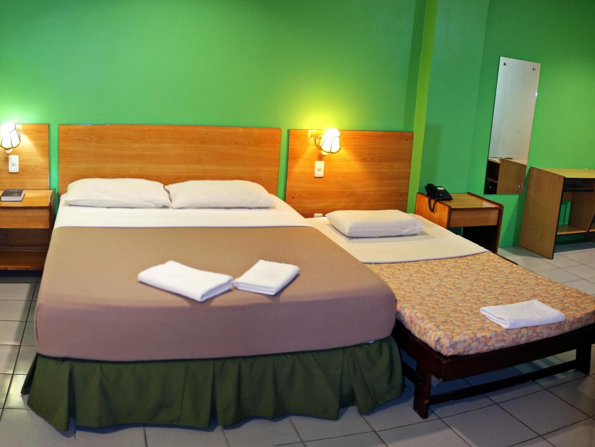 Sequoia Inn Davao Екстер'єр фото